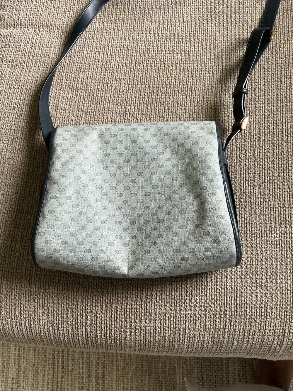 GUCCI Classic Monogram Crossbody Bag in Light Gray and Black - Picture 5 of 16